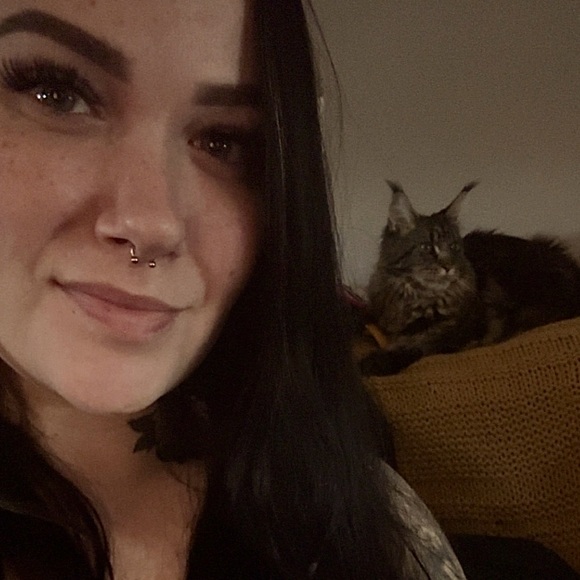 Meet your Posher, Stephanie - Picture 1 of 1